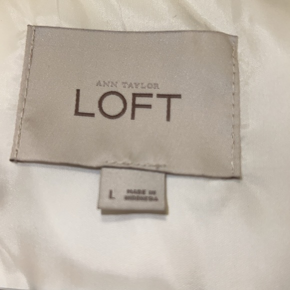 Loft L white puffer vest with pockets. - Picture 2 of 4
